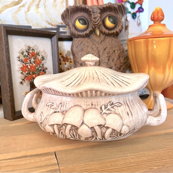 Arnel's - Mushroom Motif Soup Tureen - Cream White Vintage 1960s-70s Cer…